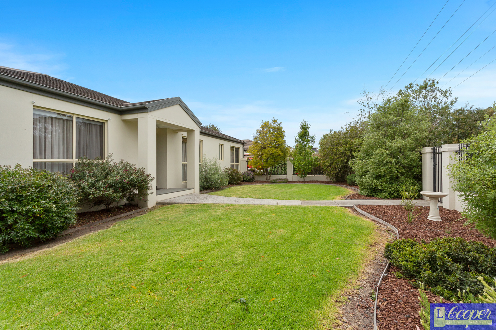 012_Open2view_ID610448-1_28_Eramosa_Road__West