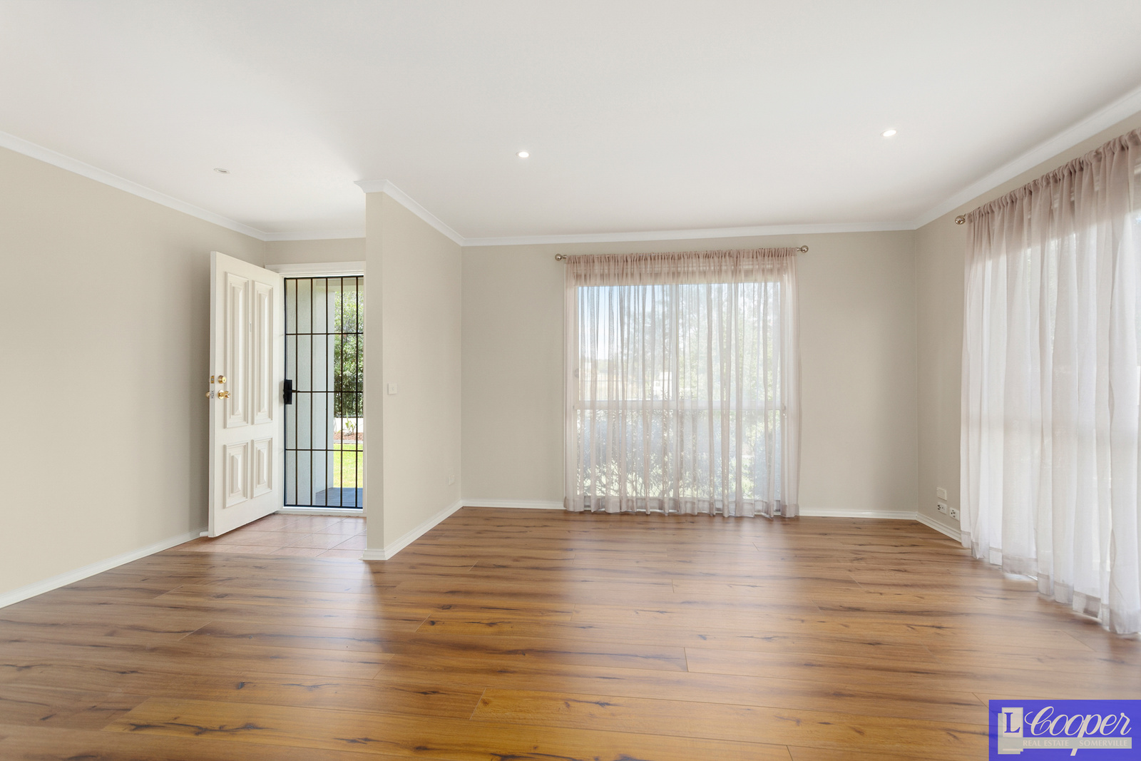 014_Open2view_ID610448-1_28_Eramosa_Road__West