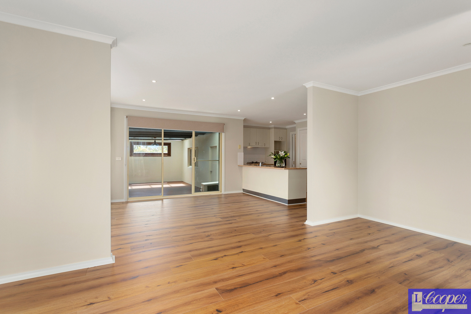 015_Open2view_ID610448-1_28_Eramosa_Road__West