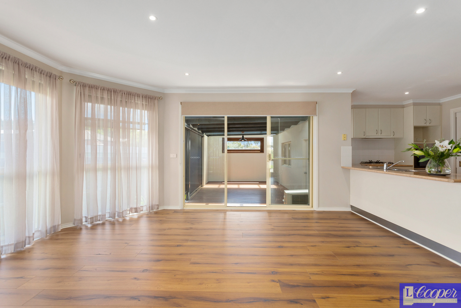 016_Open2view_ID610448-1_28_Eramosa_Road__West