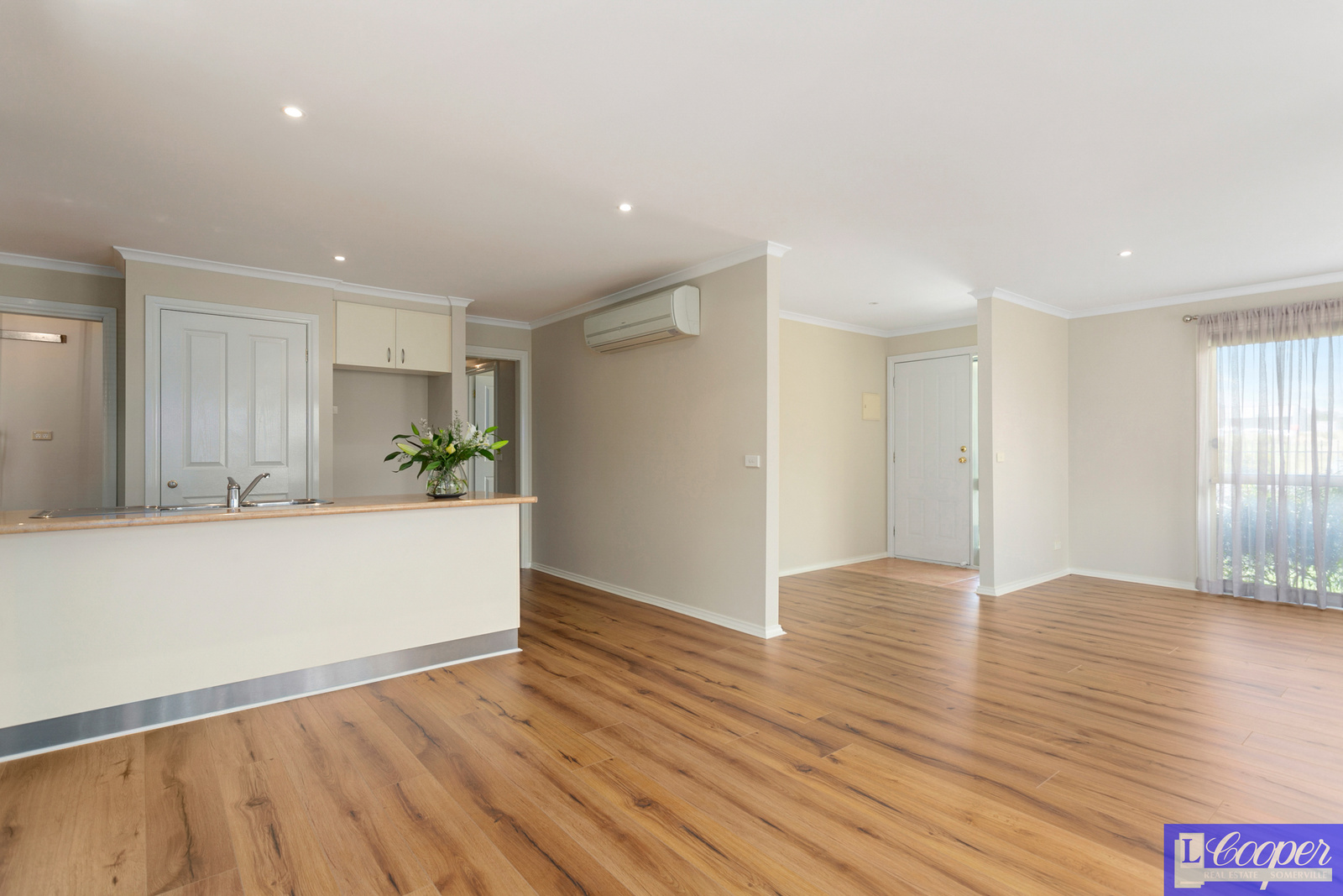 017_Open2view_ID610448-1_28_Eramosa_Road__West