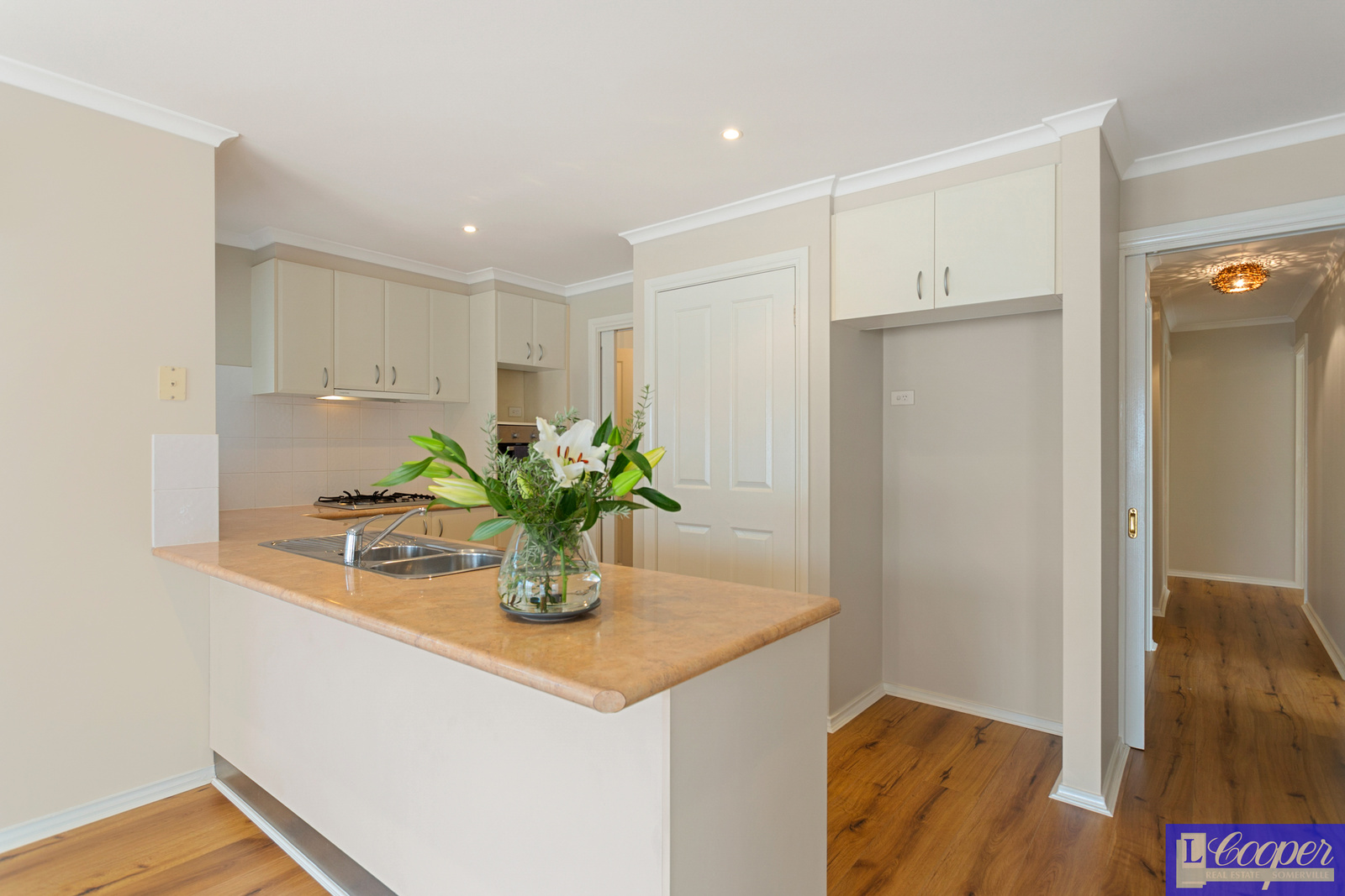 018_Open2view_ID610448-1_28_Eramosa_Road__West