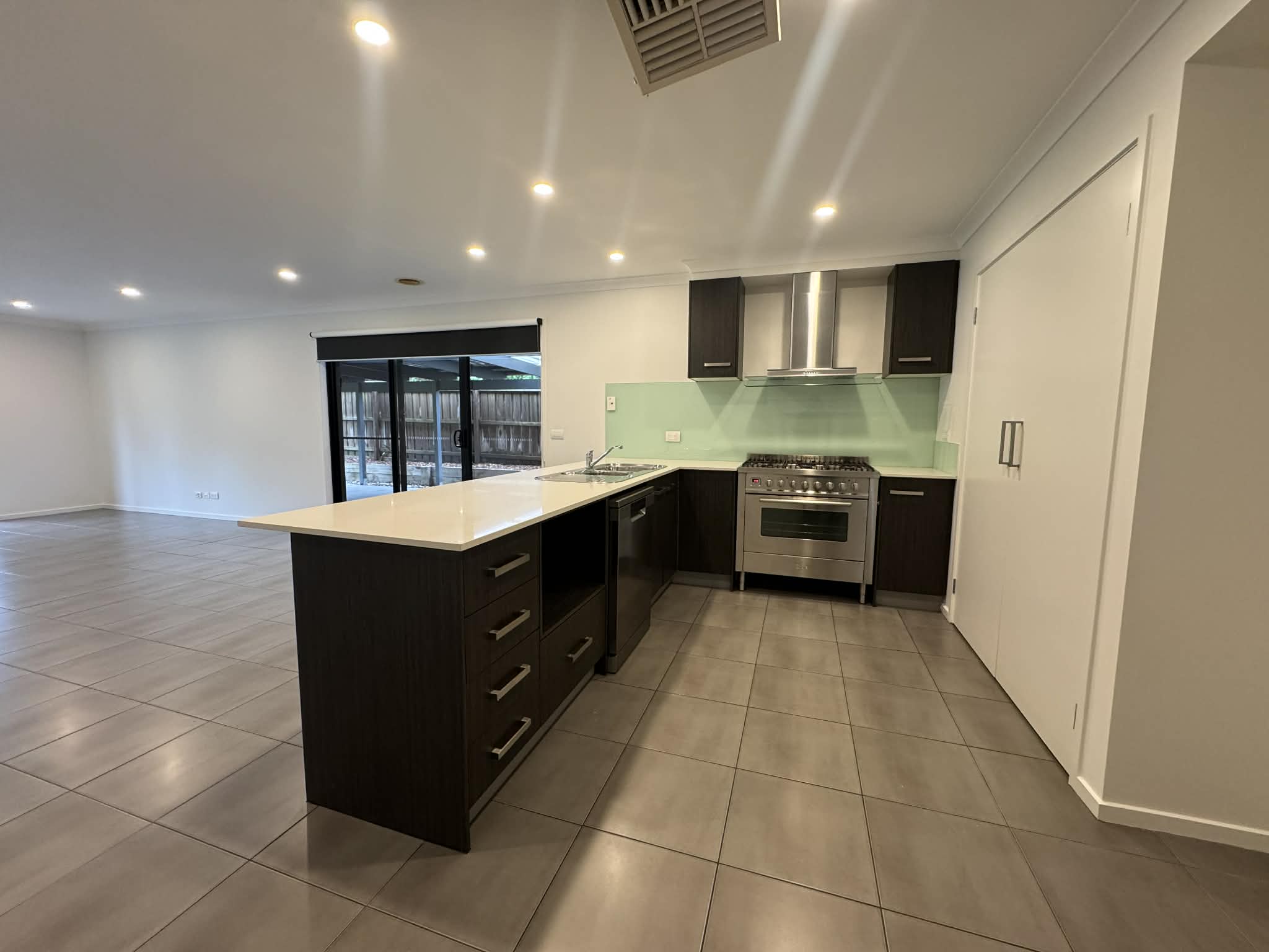 f87b9dd9-4a68-4185-ad94-da702993f49d f87b9dd9-4a68-4185-ad94-da702993f49d