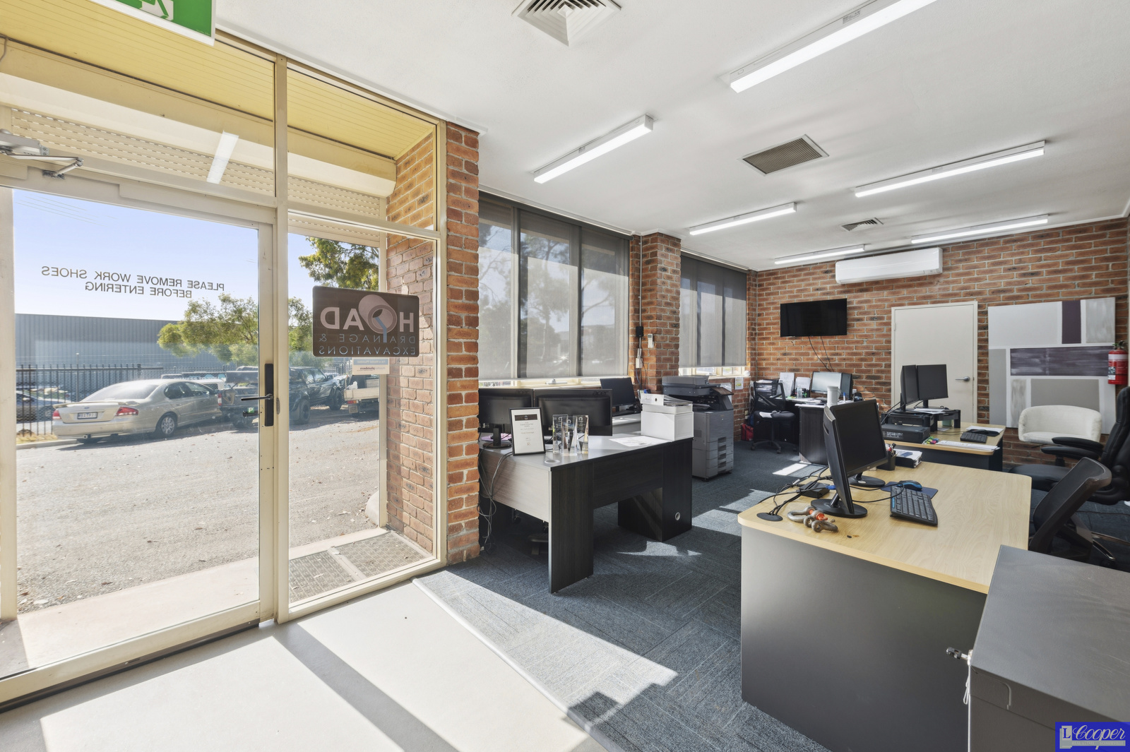 003_Open2view_ID993866-5_Arduina_Street