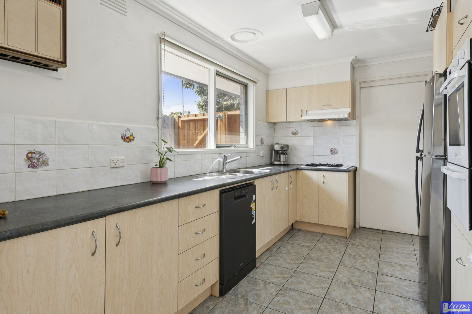 003_Open2view_ID993867-2_Tiga_Court