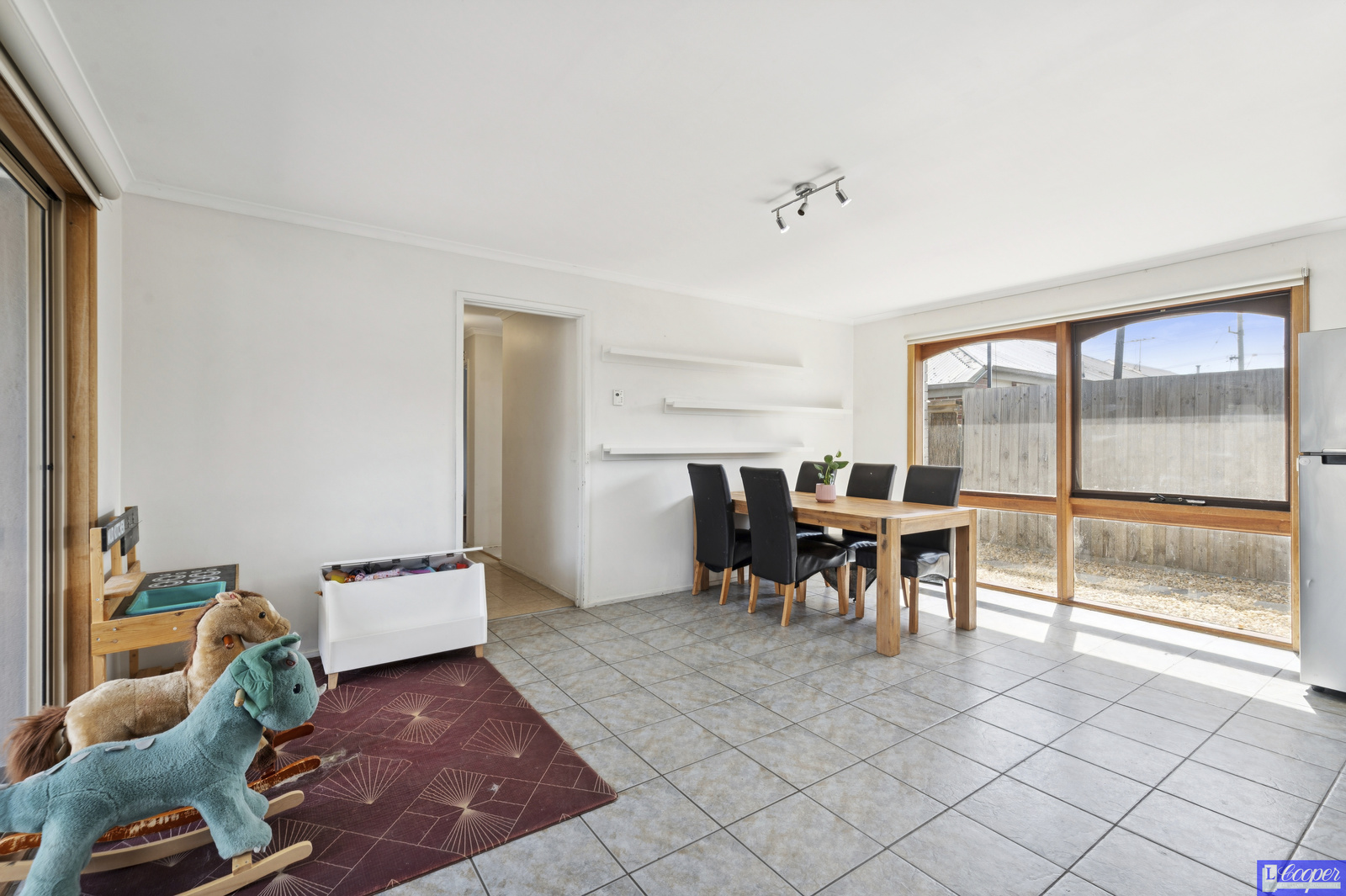 004_Open2view_ID993867-2_Tiga_Court