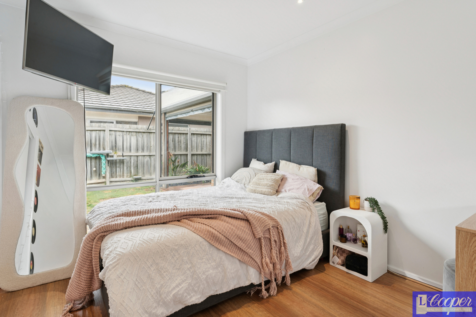 007_Open2view_ID1001554-23_300_High_Street