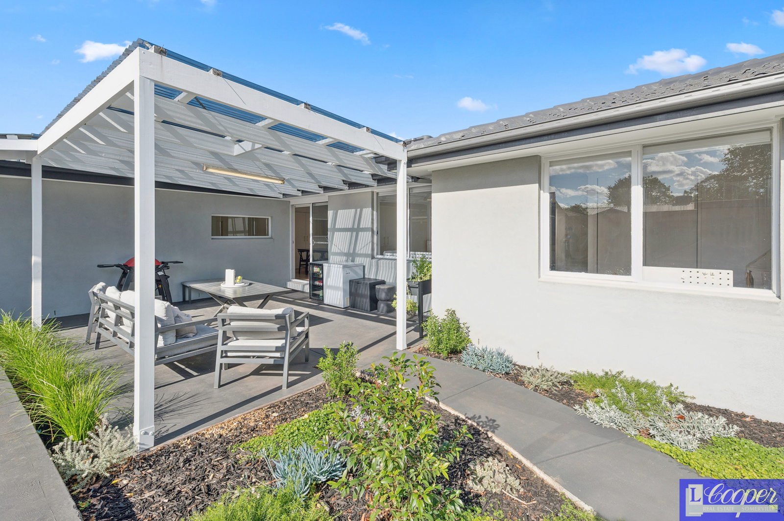 023_Open2view_ID1011566-24_Cedar_Drive